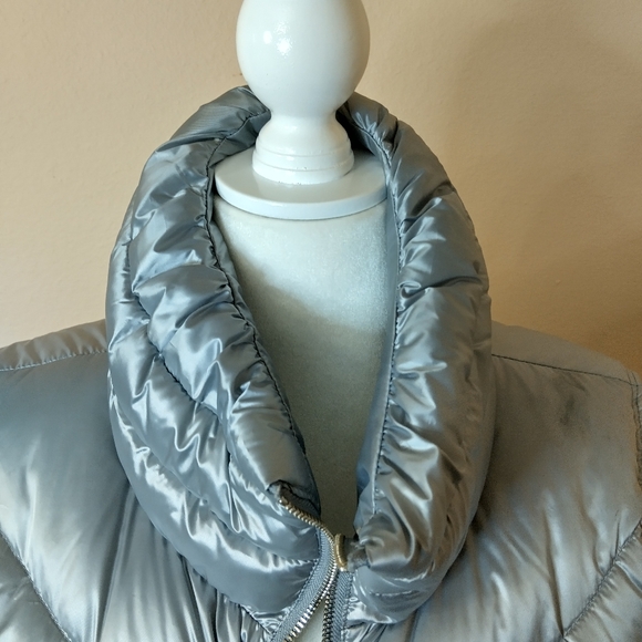 Calvin Klein silver puffer vest 90% duck down womans medium - Picture 14 of 15
